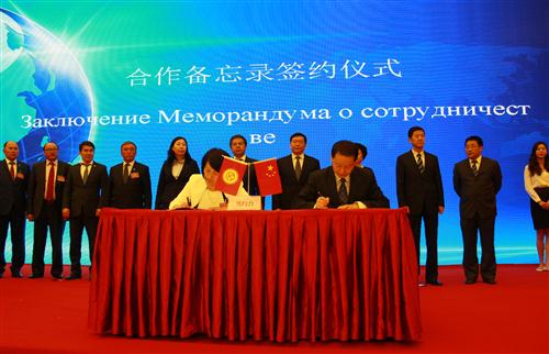 记线上娱乐城
校友陕西省外经贸集团党委书记、董事长肖玉龙—“一带一路”上跑出来的广阔钱景